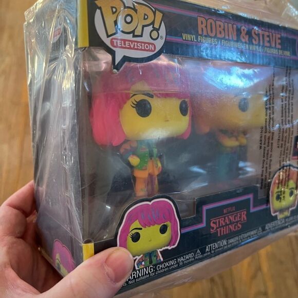 Funko Pop Stranger Things 2 Pack Robin and Steve - Picture 5 of 8
